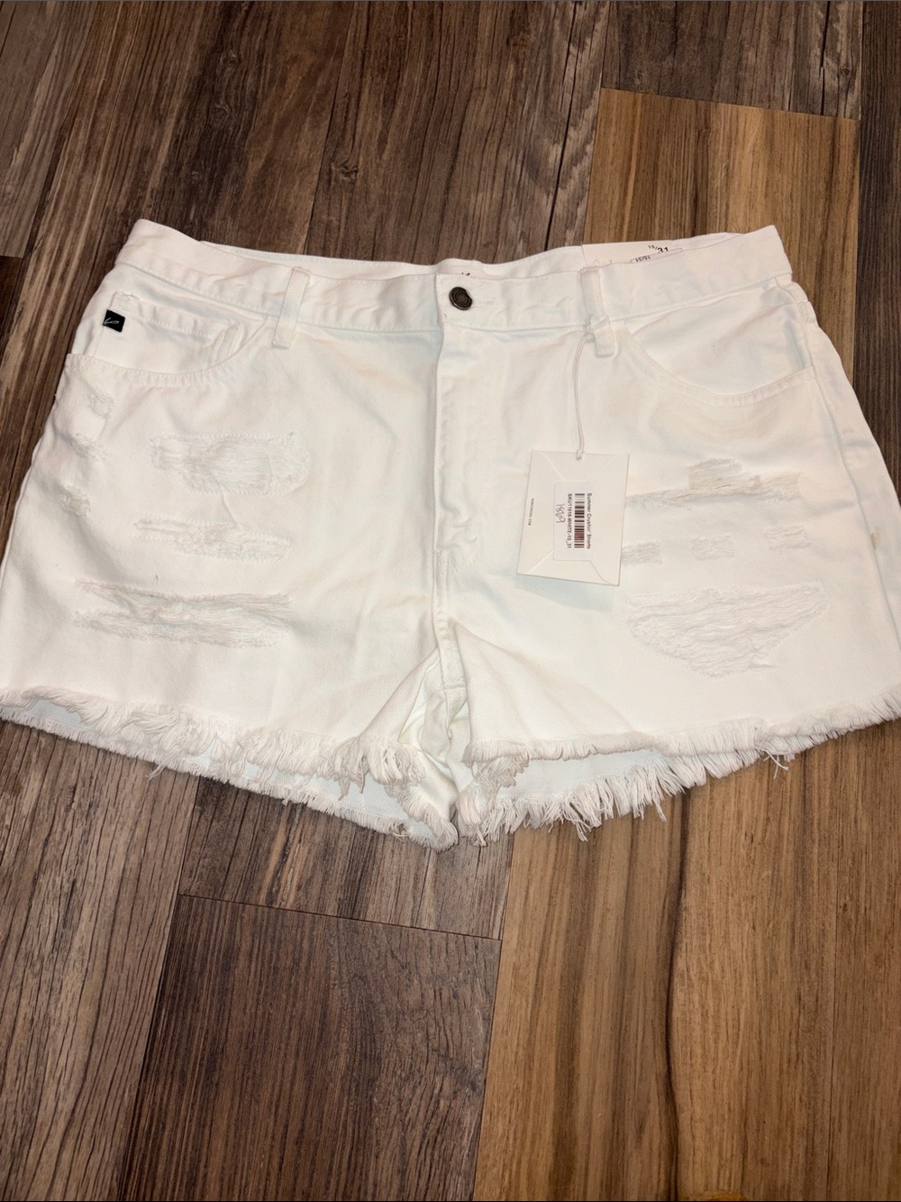 NWT KanCan White Distressed Frayed Hem Denim Shorts Size 15/31 3" Inseam